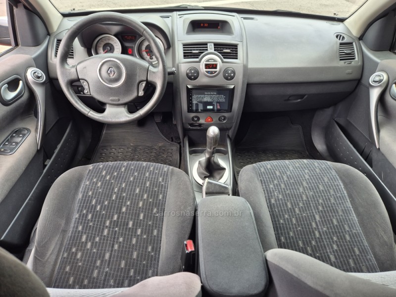 MÉGANE 1.6 DYNAMIQUE GRAND TOUR 16V FLEX 4P MANUAL - 2011 - FARROUPILHA