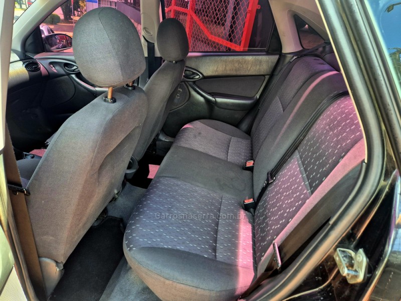 FOCUS 1.6 GLX SEDAN 8V GASOLINA 4P MANUAL - 2004 - FARROUPILHA