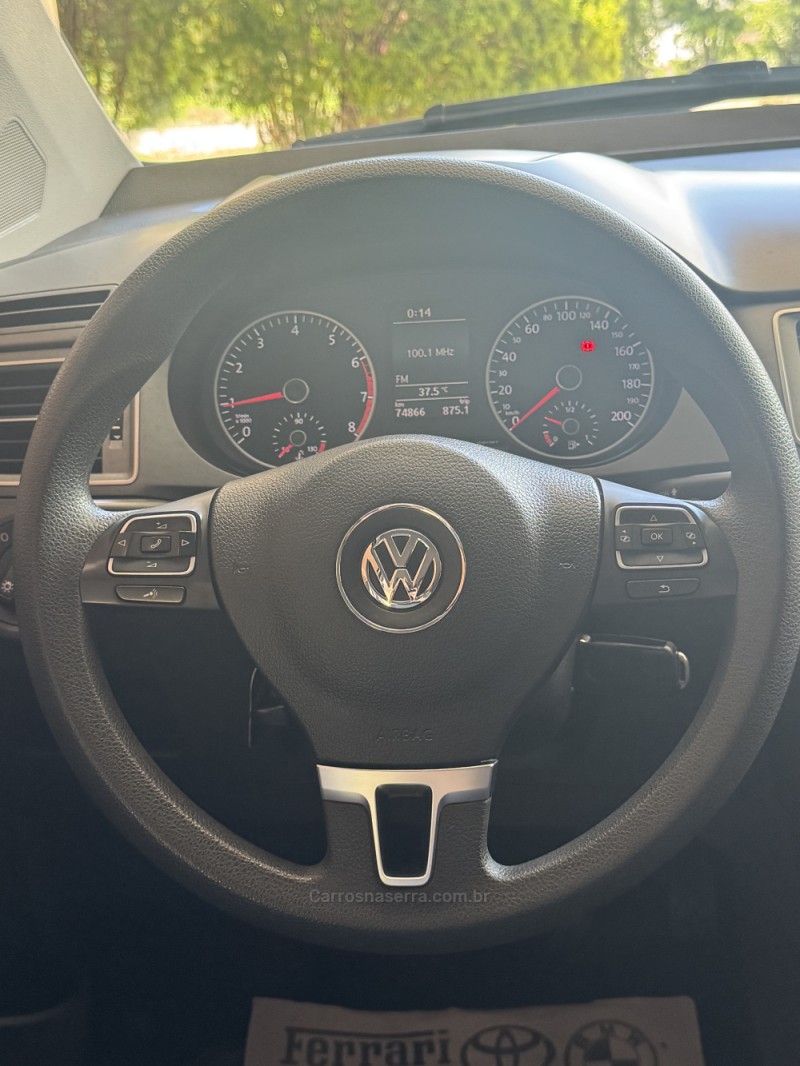 FOX 1.0 MI TRENDLINE 8V FLEX 4P MANUAL - 2015 - ENCANTADO