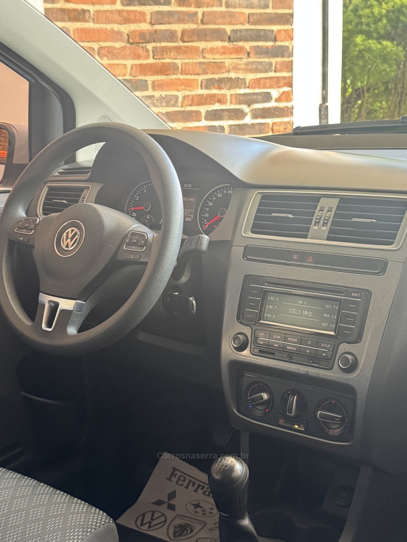 FOX 1.0 MI TRENDLINE 8V FLEX 4P MANUAL - 2015 - ENCANTADO