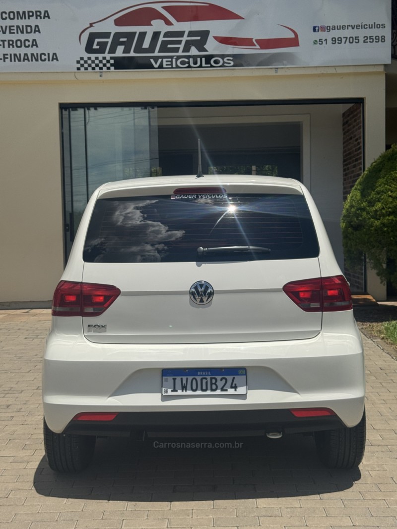 FOX 1.0 MI TRENDLINE 8V FLEX 4P MANUAL - 2015 - ENCANTADO