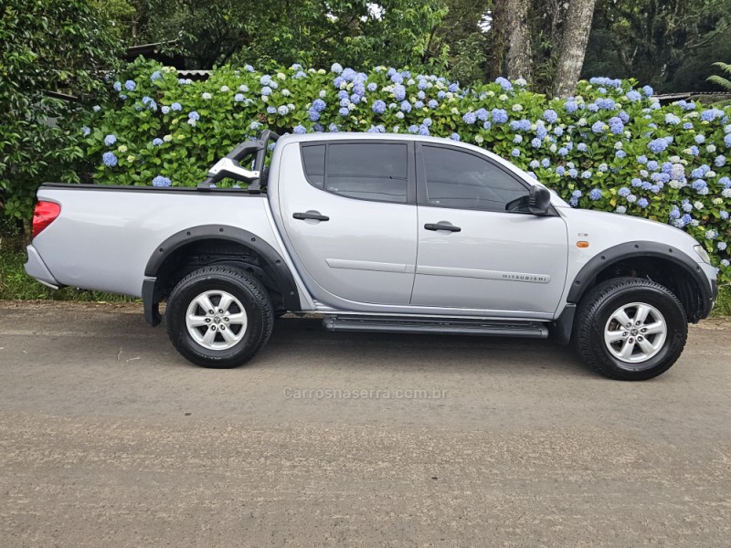 MITSUBISHI - L200 TRITON - 2012/2013 - Prata - R$ 92.000,00