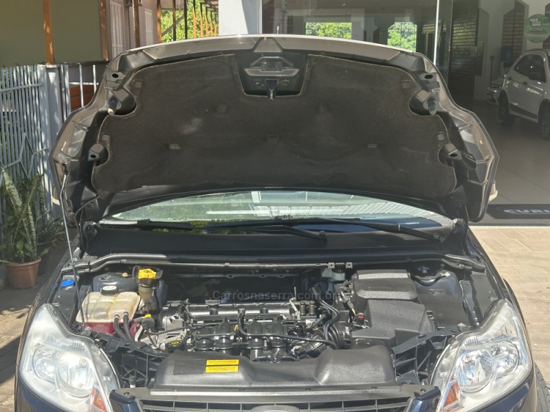 FOCUS 1.6 GLX 16V FLEX 4P MANUAL - 2013 - NOVA PRATA