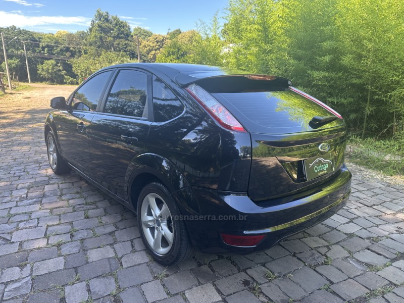 FOCUS 1.6 GLX 16V FLEX 4P MANUAL - 2013 - NOVA PRATA