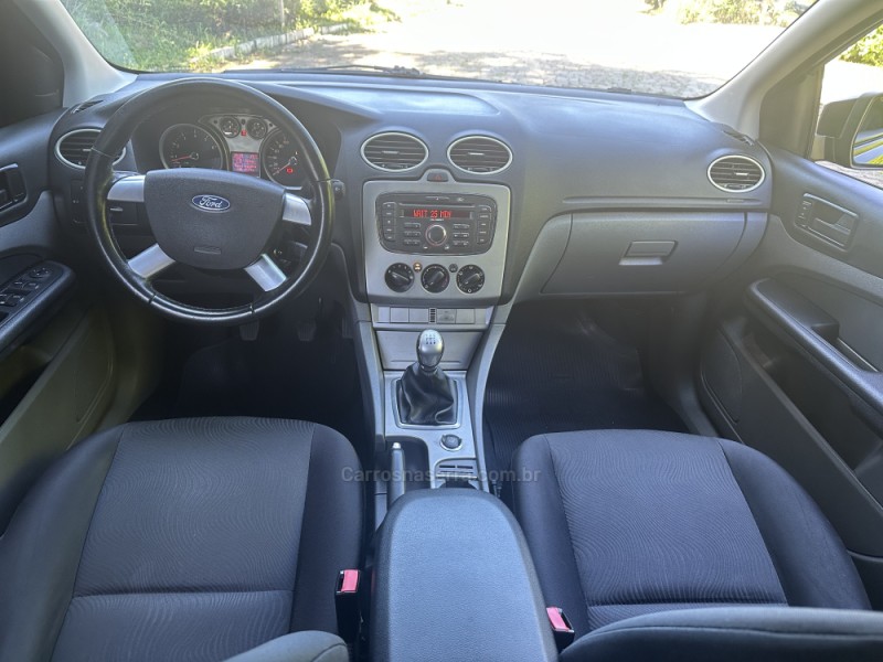 FOCUS 1.6 GLX 16V FLEX 4P MANUAL - 2013 - NOVA PRATA