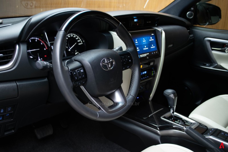 HILUX SW4 2.8 4X4 DIAMOND 16V TURBO DIESEL 4P 7 LUGARES AUTOMATICO - 2024 - GARIBALDI