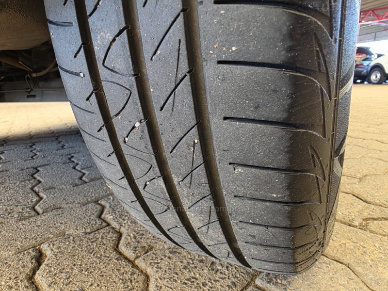 SANDERO 1.0 EXPRESSION 16V FLEX 4P MANUAL - 2017 - SAPIRANGA