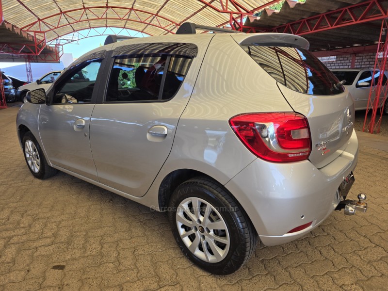 SANDERO 1.0 EXPRESSION 16V FLEX 4P MANUAL - 2017 - SAPIRANGA