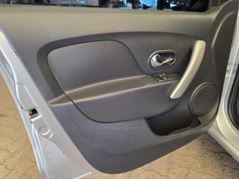 SANDERO 1.0 EXPRESSION 16V FLEX 4P MANUAL - 2017 - SAPIRANGA