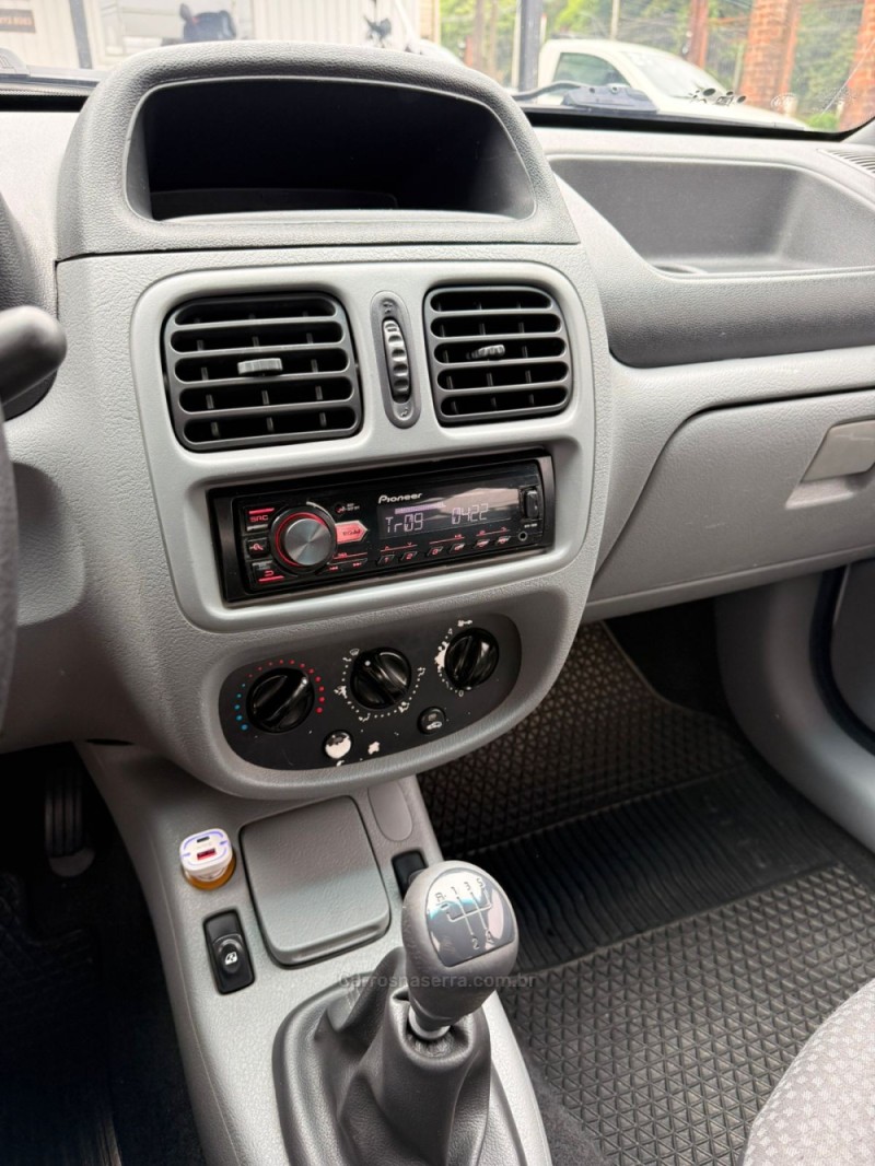 CLIO 1.0 CAMPUS 16V FLEX 4P MANUAL - 2011 - CANELA