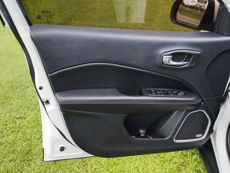 COMPASS 2.0 16V DIESEL LONGITUDE 4X4 AUTOMÁTICO - 2017 - FARROUPILHA