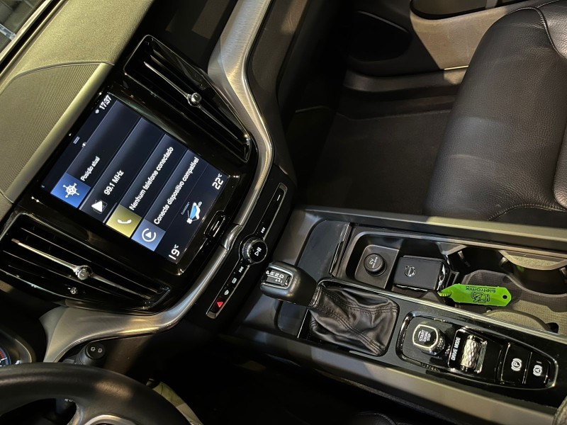 XC60 2.0 D5 MOMENTUM AWD DIESEL 4P AUTOMÁTICO - 2020 - ANTôNIO PRADO