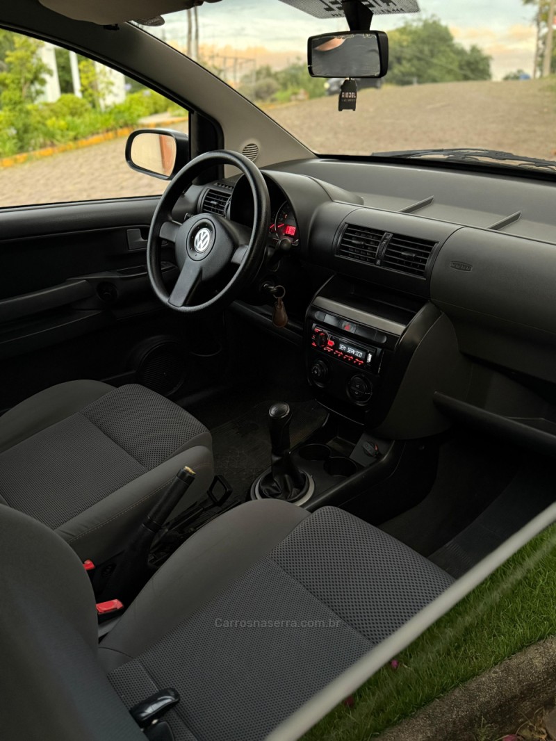 FOX 1.0 MI 8V FLEX 4P MANUAL - 2010 - VENâNCIO AIRES