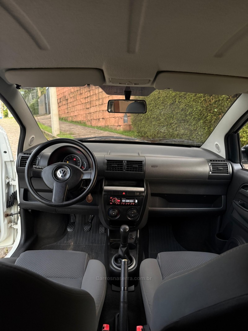 FOX 1.0 MI 8V FLEX 4P MANUAL - 2010 - VENâNCIO AIRES