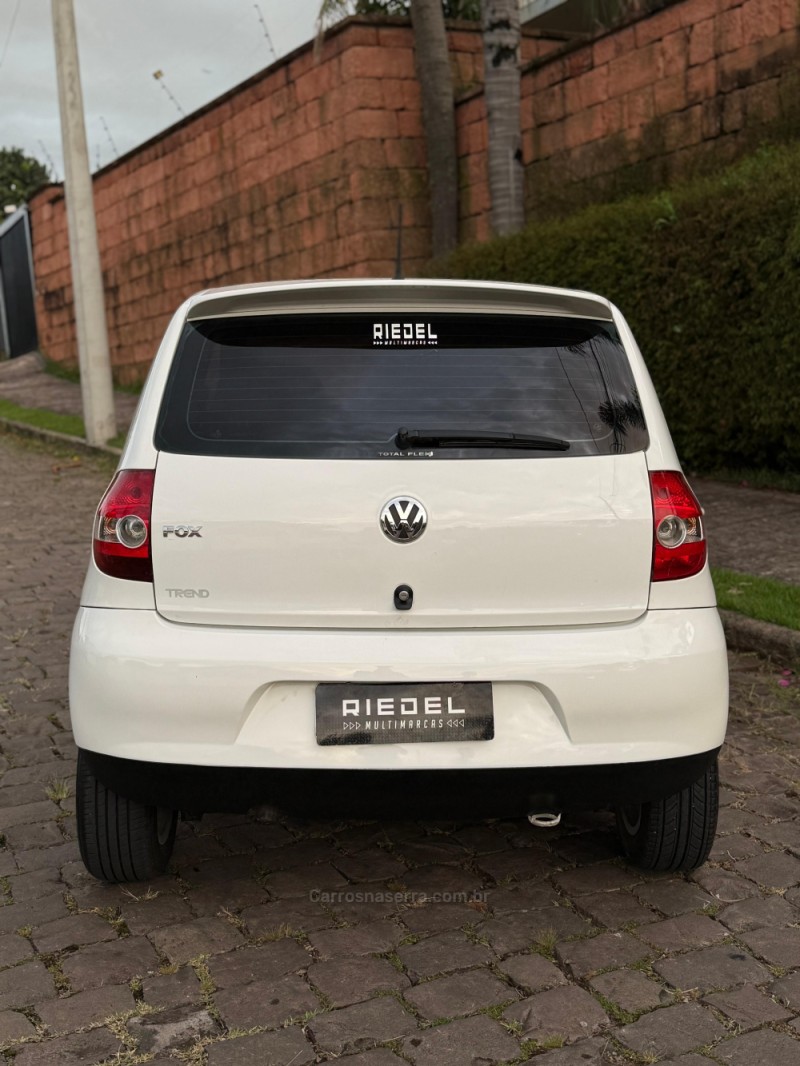 FOX 1.0 MI 8V FLEX 4P MANUAL - 2010 - VENâNCIO AIRES