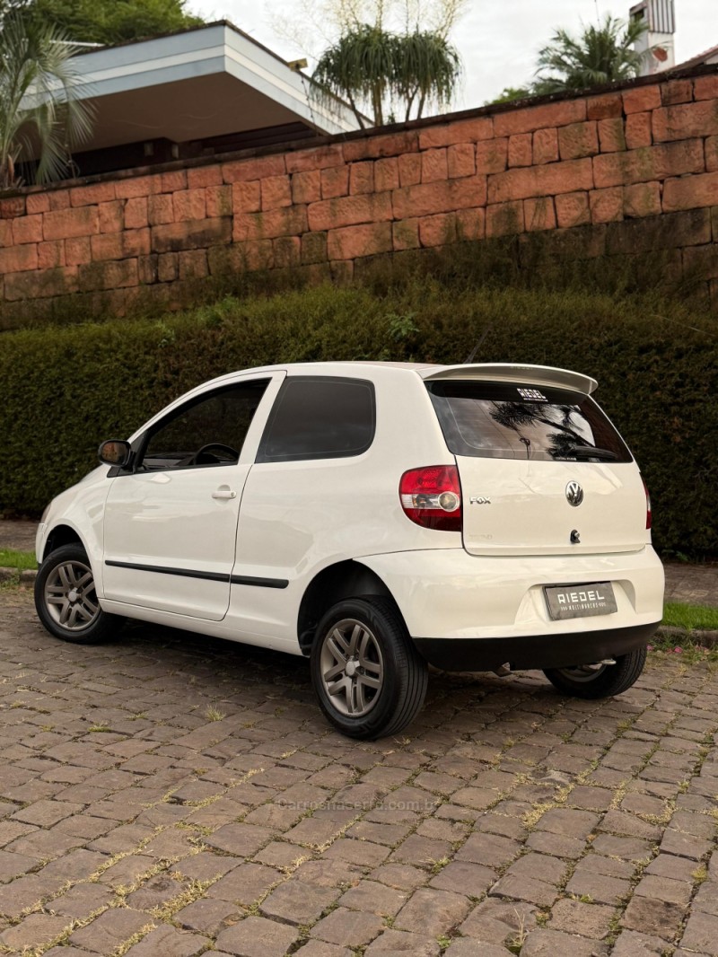 FOX 1.0 MI 8V FLEX 4P MANUAL - 2010 - VENâNCIO AIRES