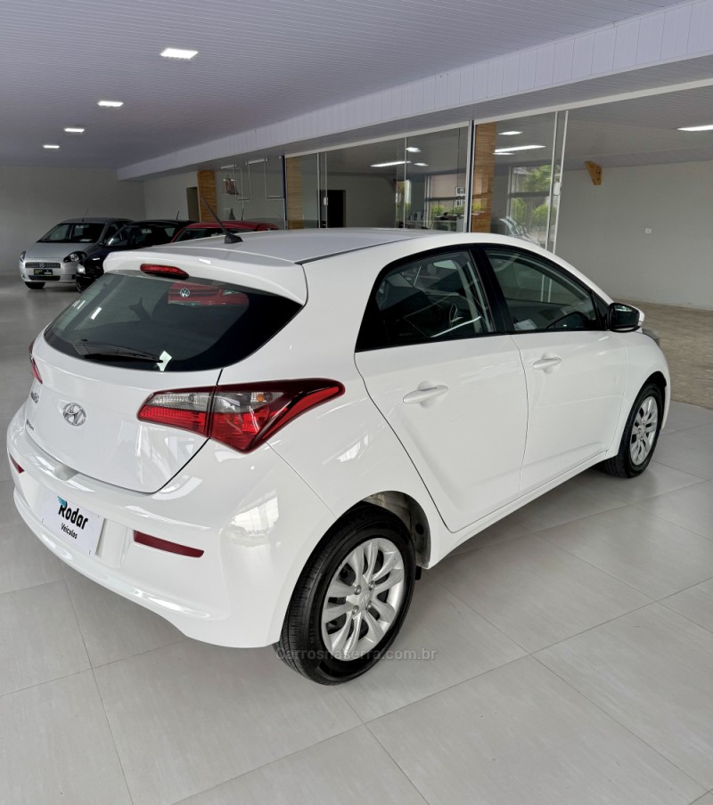 HB20 1.0 COMFORT PLUS 12V FLEX 4P MANUAL - 2018 - VILA FLORES