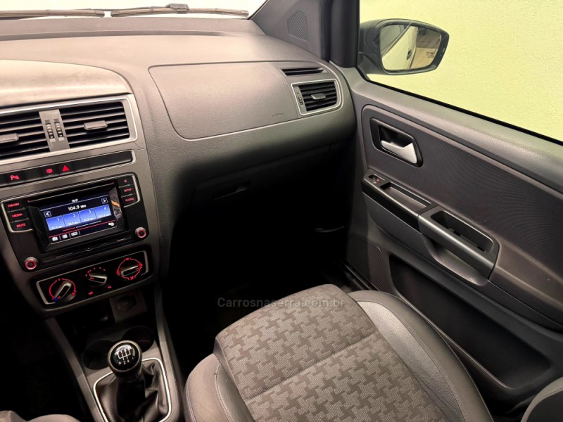 FOX 1.0 MPI TRACK 12V FLEX 4P MANUAL - 2017 - CASCA