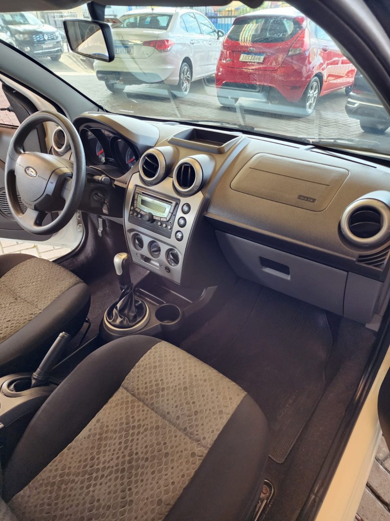FIESTA 1.6 MPI HATCH 8V FLEX 4P MANUAL - 2014 - CAXIAS DO SUL
