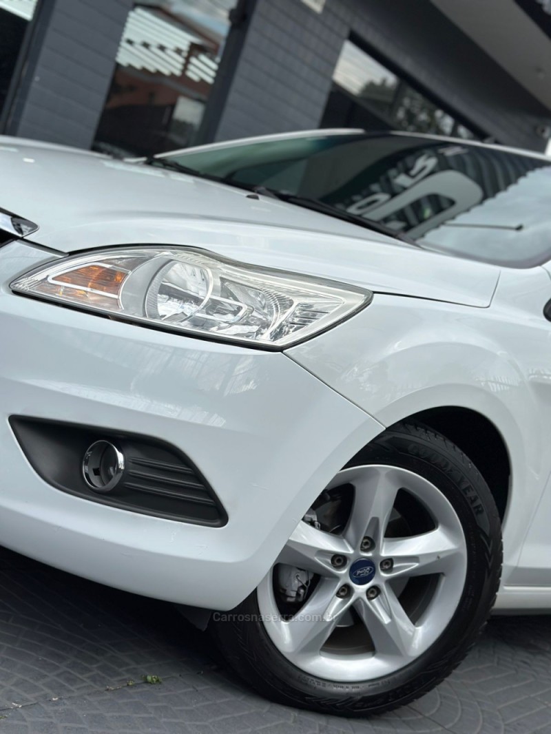 FOCUS 1.6 GLX 16V FLEX 4P MANUAL - 2013 - PASSO FUNDO