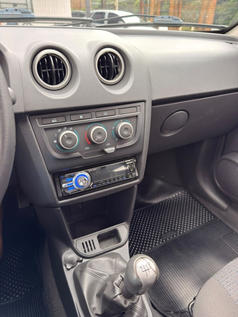 CELTA 1.0 VHCE LT 8V FLEX 4P MANUAL - 2014 - CANELA