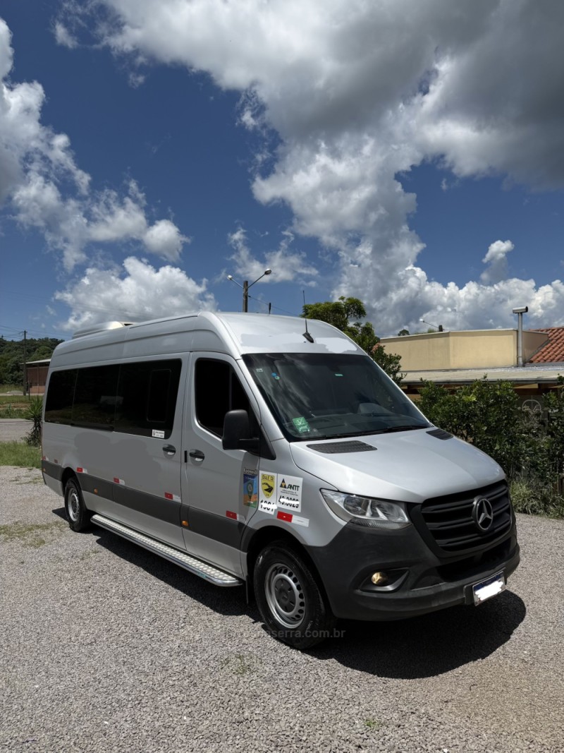 SPRINTER 2.2 415 VAN LUXO TETO ALTO 19 LUGARES DIESEL 3P MANUAL - 2021 - NOVA ARAçá