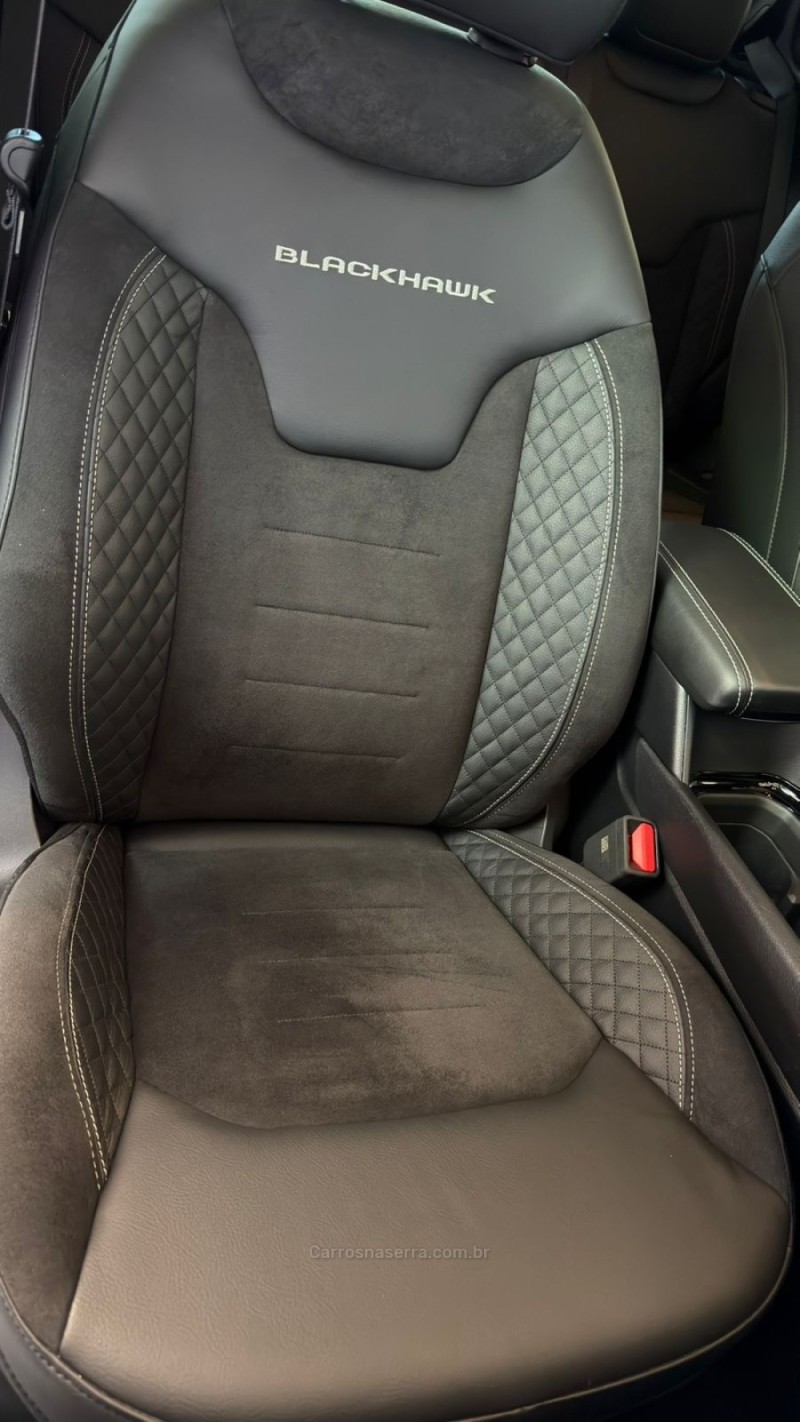 COMPASS 2.0 HURRICANE BLACKHAWK 4X4 TURBO GASOLINA 4P AUTOMÁTICO - 2025 - GARIBALDI