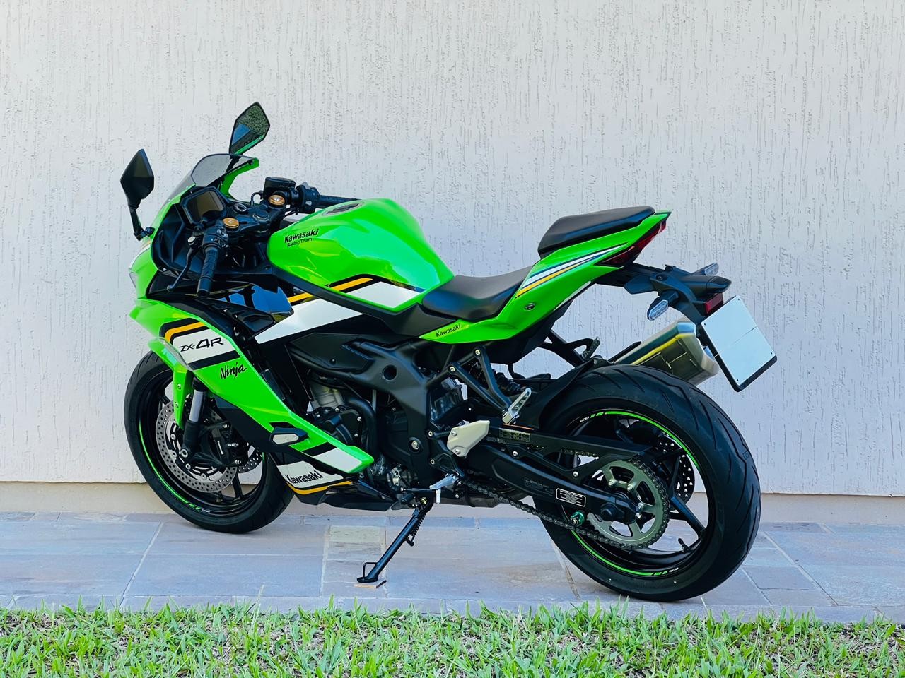 KAWASAKI - NINJA ZX-4R - 2025/2025 - Verde - R$ 52.900,00