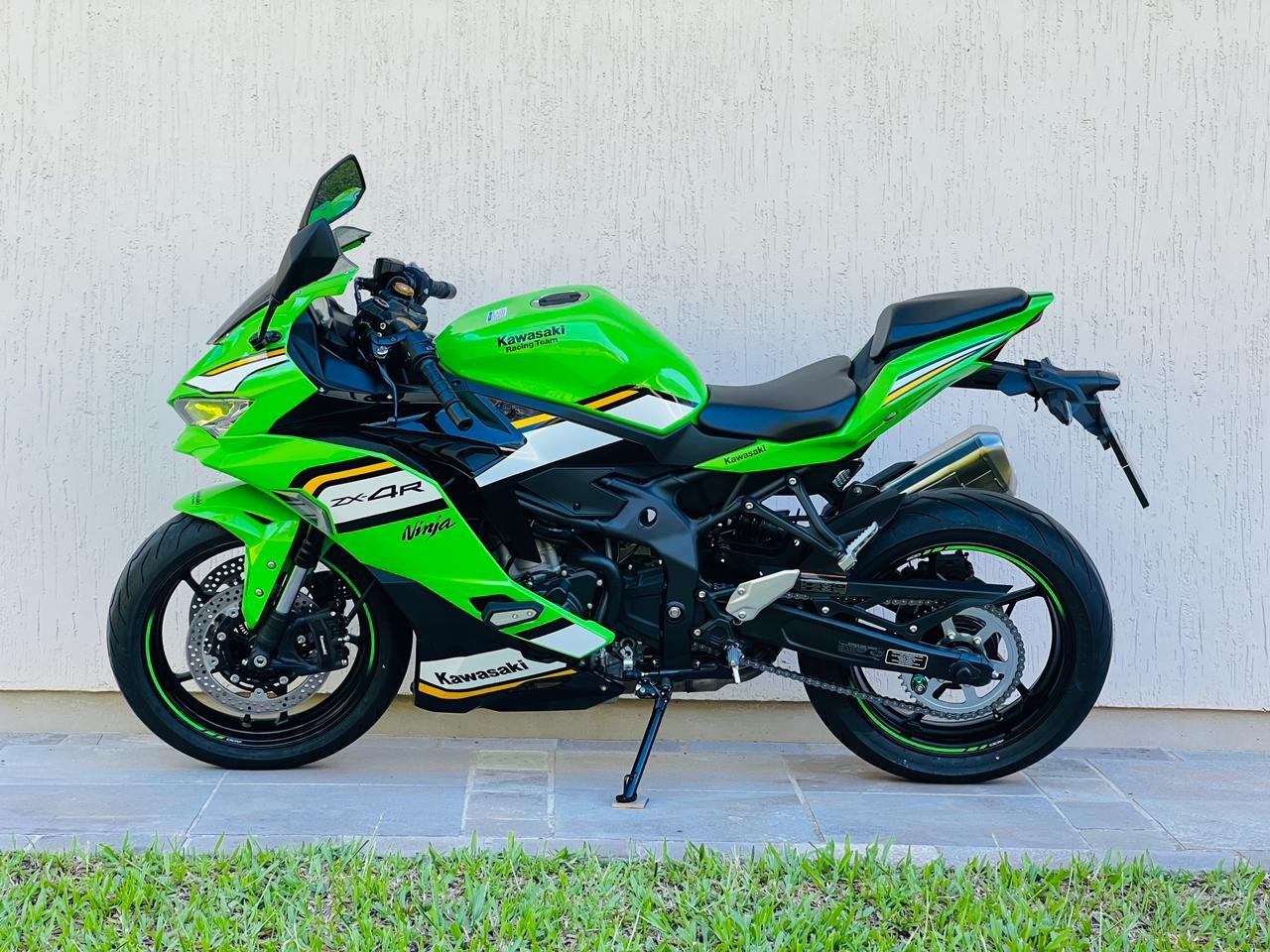 KAWASAKI - NINJA ZX-4R - 2025/2025 - Verde - R$ 52.900,00