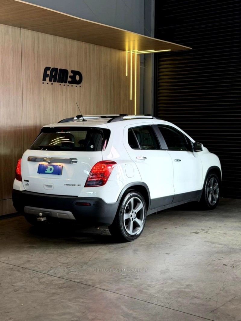 TRACKER 1.8 MPFI LTZ 4X2 16V FLEX 4P AUTOMÁTICO - 2016 - LAJEADO