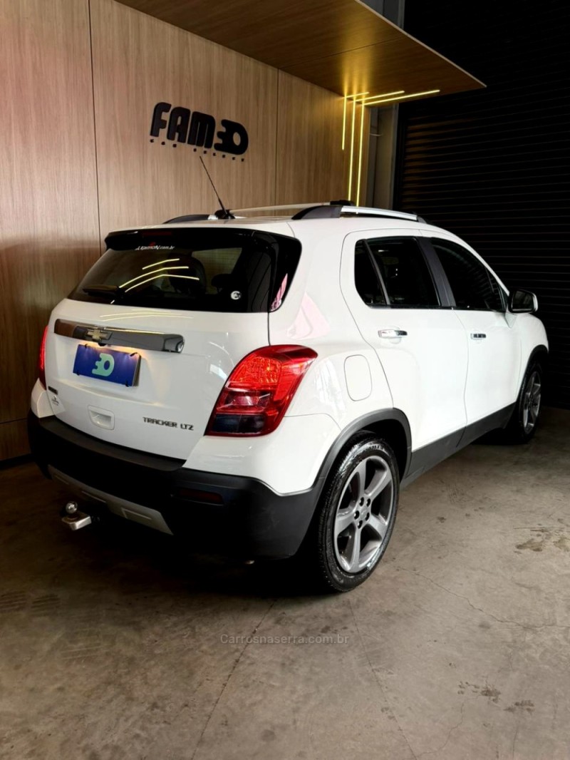 TRACKER 1.8 MPFI LTZ 4X2 16V FLEX 4P AUTOMÁTICO - 2016 - LAJEADO