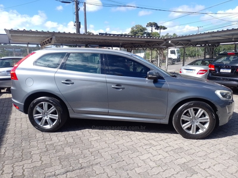 XC60 2.4 D5 KINETIC DIESEL AWD 4P AUTOMÁTICO - 2017 - BENTO GONçALVES