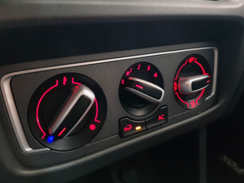 FOX 1.0 MI 8V FLEX 4P MANUAL - 2014 - CAXIAS DO SUL