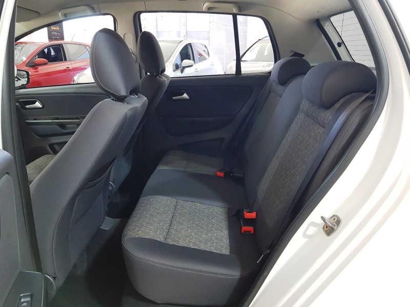 FOX 1.0 MI 8V FLEX 4P MANUAL - 2014 - CAXIAS DO SUL