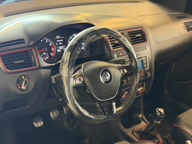 FOX 1.6 MI ROCK IN RIO 8V FLEX 4P MANUAL - 2016 - CARLOS BARBOSA