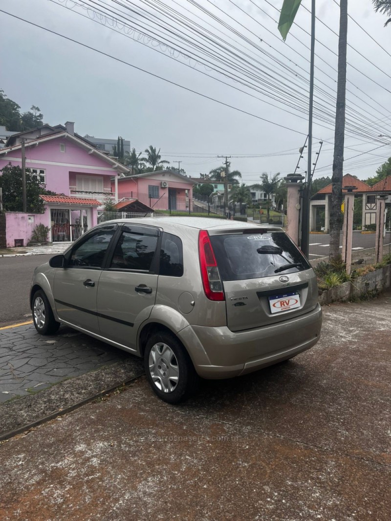 FIESTA 1.0 MPI CLASS 8V FLEX 4P MANUAL - 2011 - CARLOS BARBOSA
