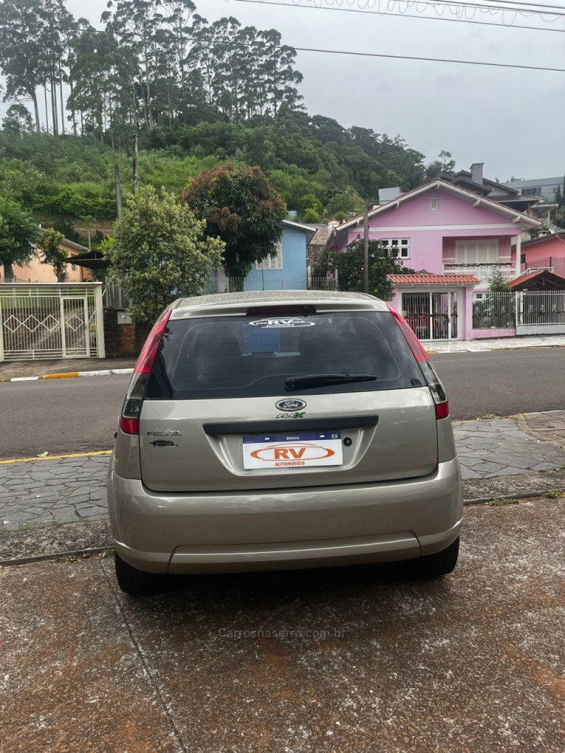 FIESTA 1.0 MPI CLASS 8V FLEX 4P MANUAL - 2011 - CARLOS BARBOSA