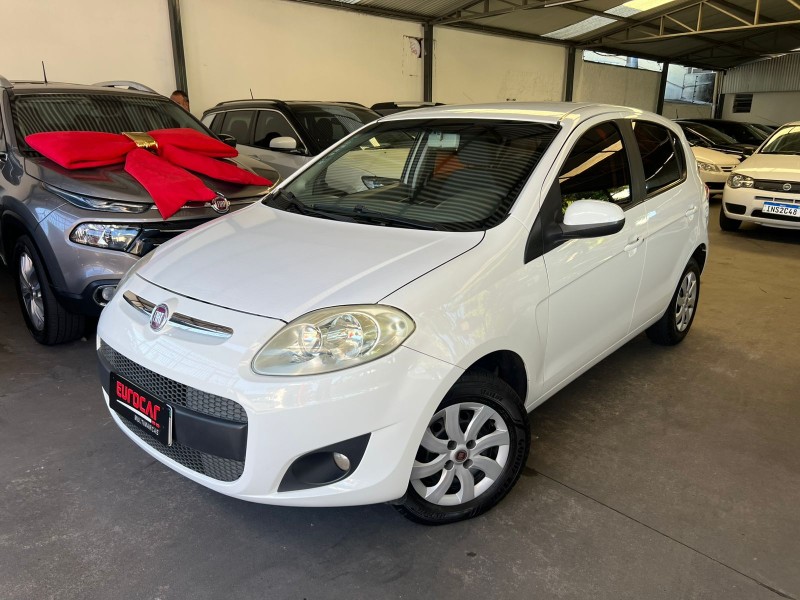 FIAT - PALIO - 2013/2014 - Branca - R$ 40.900,00