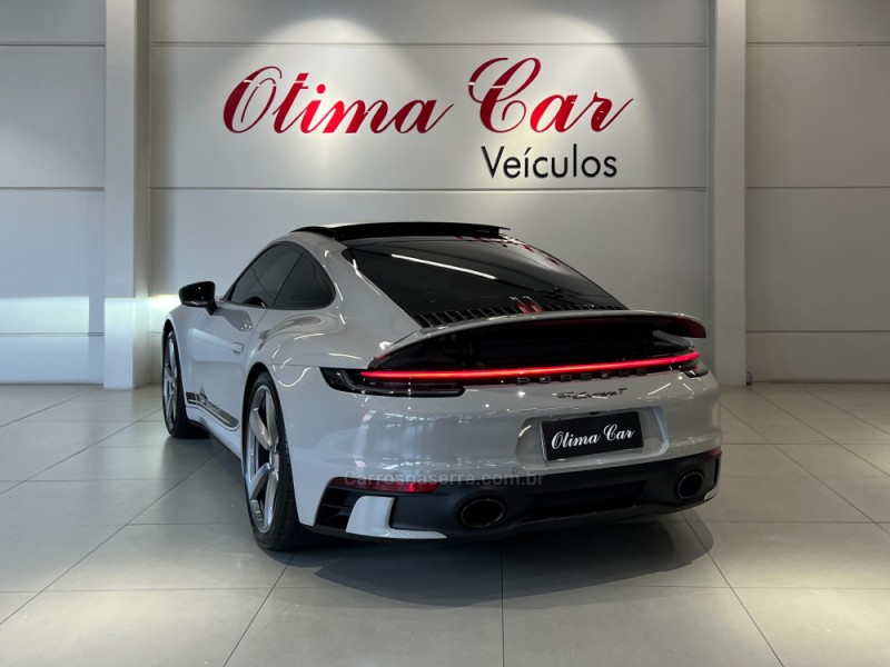 911 3.0 CARRERA T COUPÉ AUTOMÁTICO - 2024 - FLORES DA CUNHA