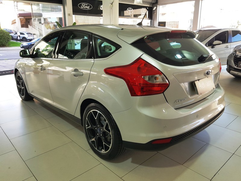 FOCUS 2.0 TITANIUM HATCH 16V FLEX 4P AUTOMÁTICO - 2015 - CAXIAS DO SUL