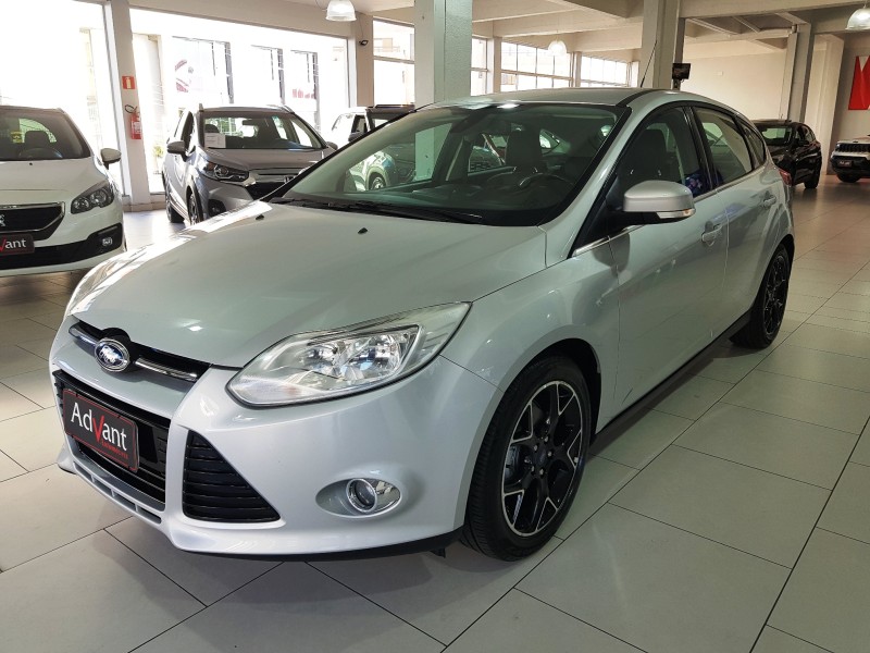 focus 2.0 titanium hatch 16v flex 4p automatico 2015 caxias do sul