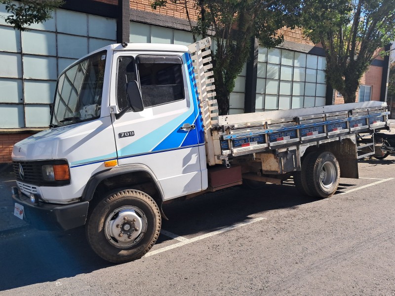 709  1989 flores da cunha