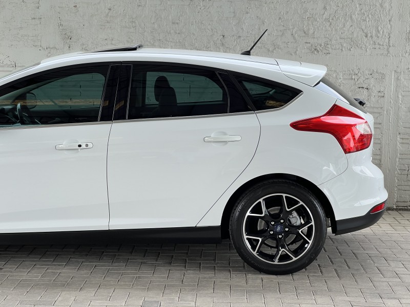 FOCUS 2.0 TITANIUM PLUS HATCH 16V FLEX 4P AUTO - 2015 - BENTO GONçALVES