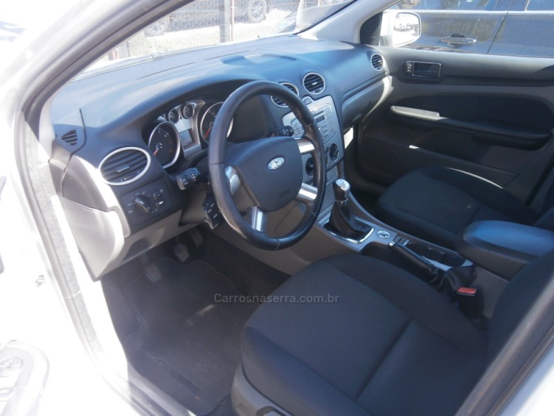 FOCUS 2.0 GLX SEDAN 16V FLEX 4P MANUAL - 2012 - FARROUPILHA