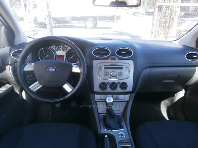 FOCUS 2.0 GLX SEDAN 16V FLEX 4P MANUAL - 2012 - FARROUPILHA