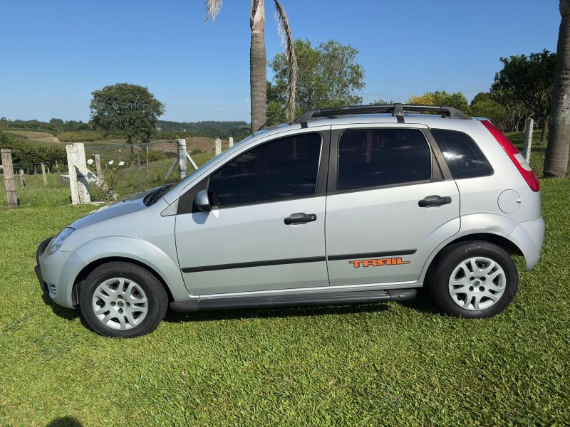FIESTA 1.6 MPI TRAIL HATCH 8V FLEX 4P MANUAL - 2007 - FARROUPILHA