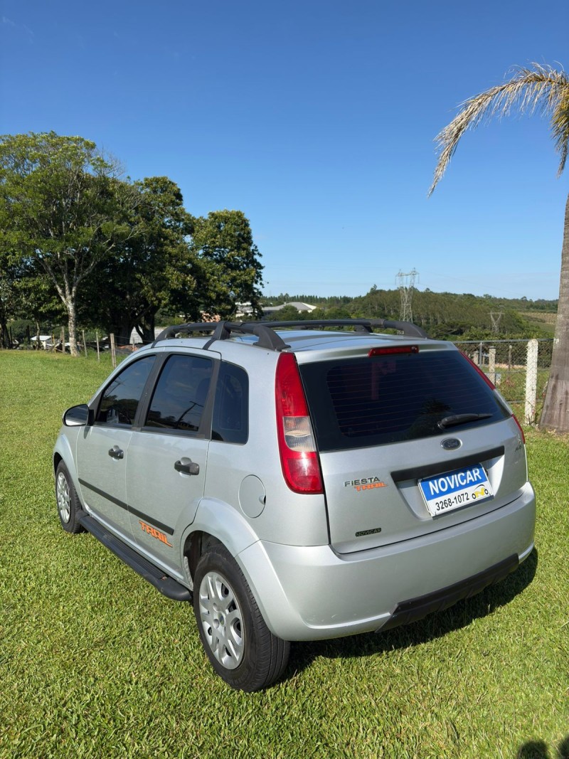 FIESTA 1.6 MPI TRAIL HATCH 8V FLEX 4P MANUAL - 2007 - FARROUPILHA