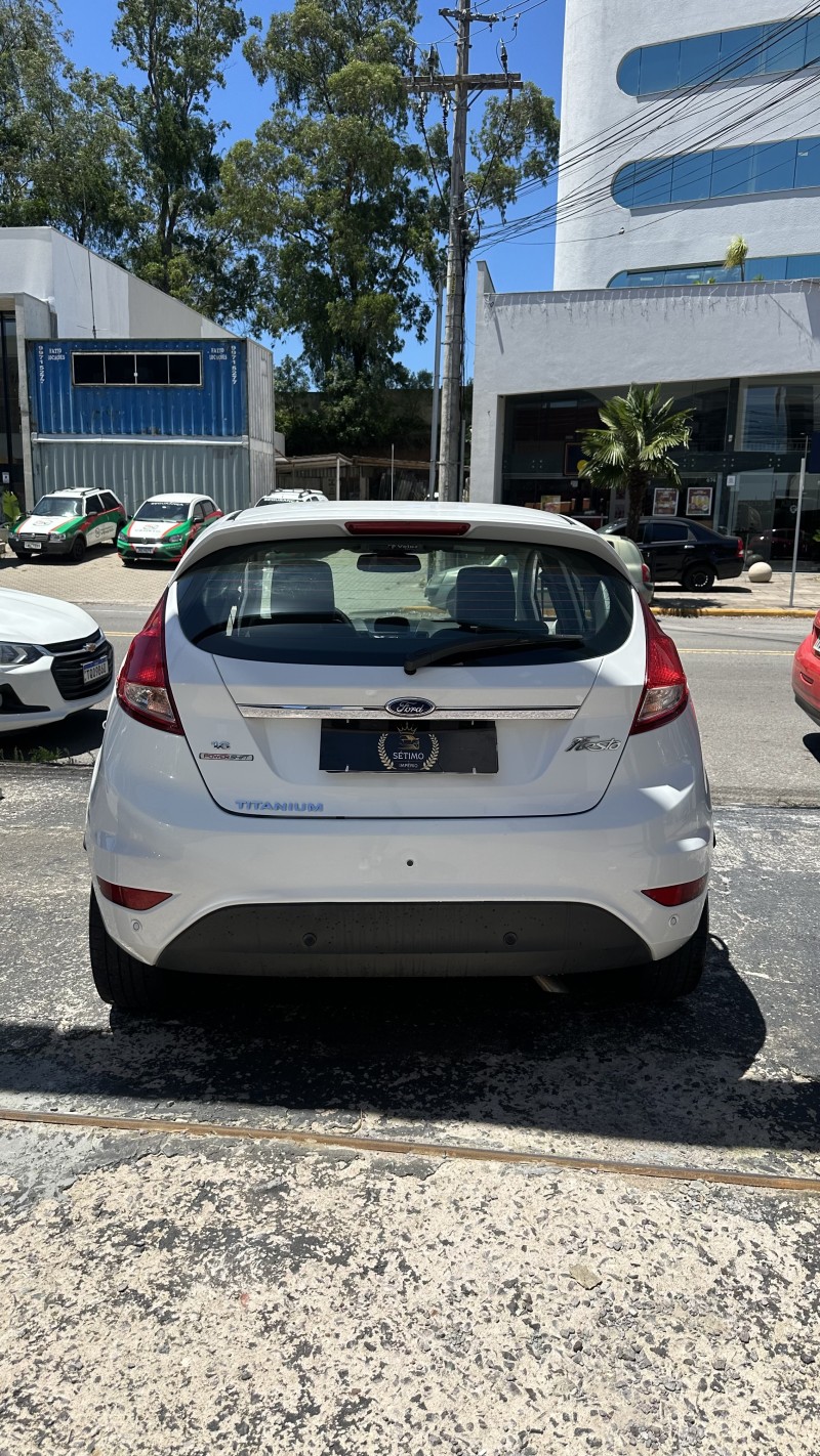 FIESTA 1.6 TITANIUM HATCH 16V FLEX 4P AUTOMÁTICO - 2015 - CAXIAS DO SUL