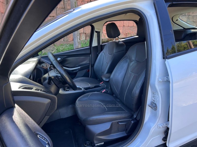 FOCUS 2.0 SE FASTBACK 16V FLEX 4P AUTOMÁTICO - 2016 - VENâNCIO AIRES