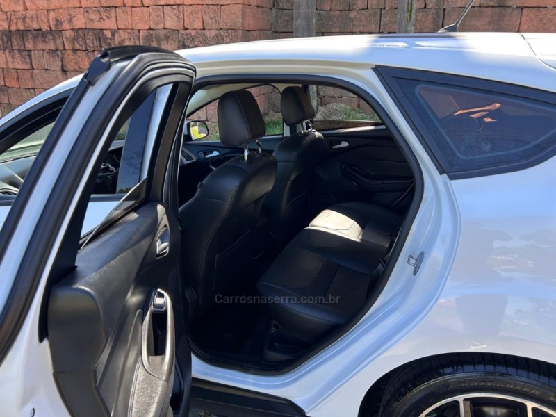 FOCUS 2.0 SE FASTBACK 16V FLEX 4P AUTOMÁTICO - 2016 - VENâNCIO AIRES